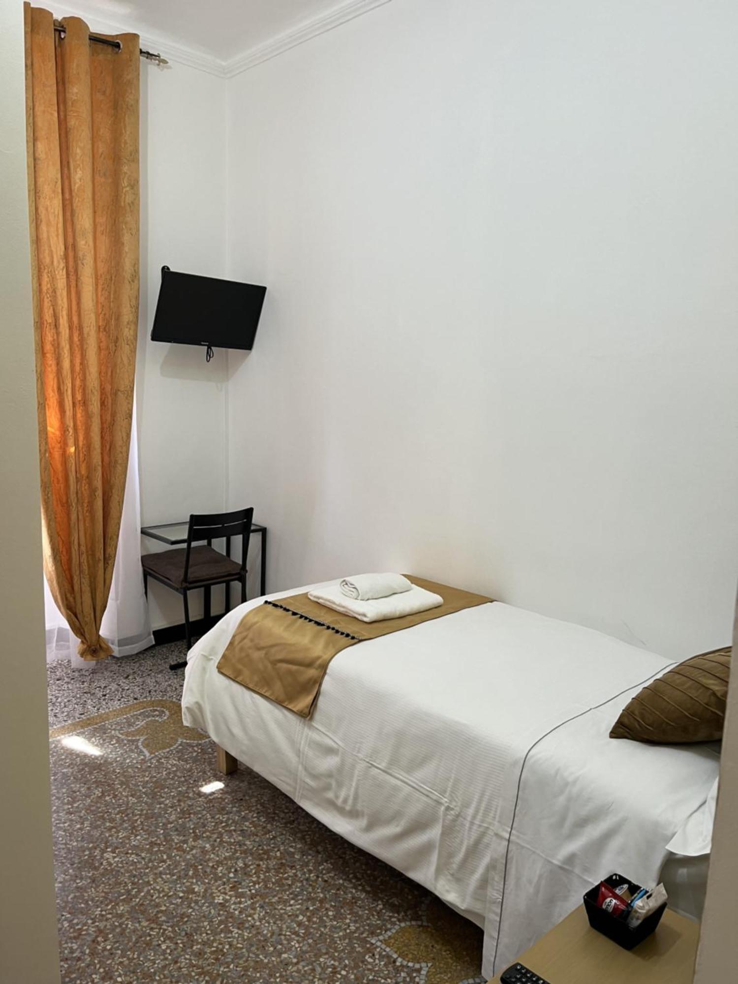 Genova Gold Rooms Quarto foto